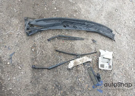 2018 Subaru Outback 2.5I Premium z USA, uszkodzony, nr VIN 4S4BSAFC4J3235698